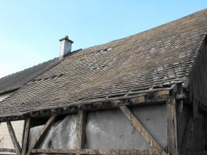 Restauration d'une grange avec couverture en bardeaux fendus