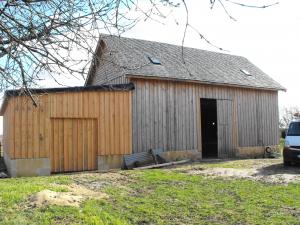 Agrandissement d'une grange avec couverture en bardeaux fendus