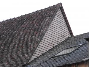 Bardage d'un pignon en bardeaux fendus
