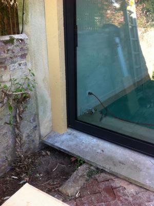 Isolation des contours d'une baie en rénovation 