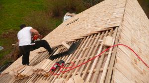 Agrandissement d'une grange avec couverture en bardeaux fendus