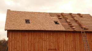 Agrandissement d'une grange avec couverture en bardeaux fendus